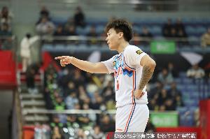 开云体育官网-新疆拿钱放走赵睿？媒体人回复网友：球员铁了心想走就成全吧