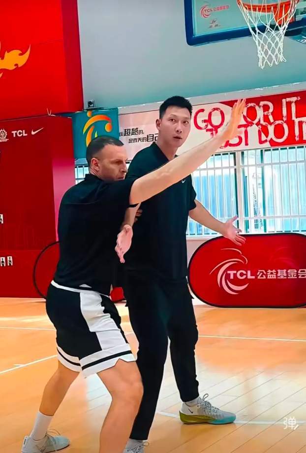 开云体育-恭喜广东，易建联终于回归了，重返球场，新岗位曝光，朱芳雨期待