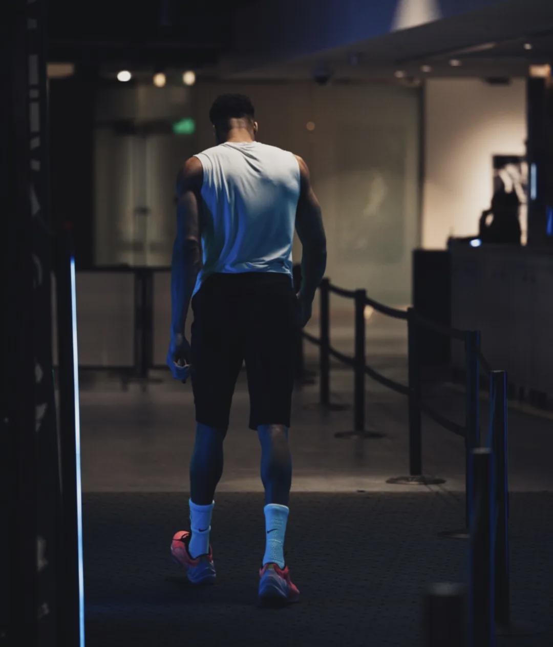 开云体育-4年4次最佳一阵+2次票王，却只赢过一轮系列赛！他也开始变老了？