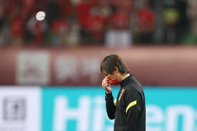 开云体育-晴天霹雳？国足世预赛易地 多重困难来袭能否化险？