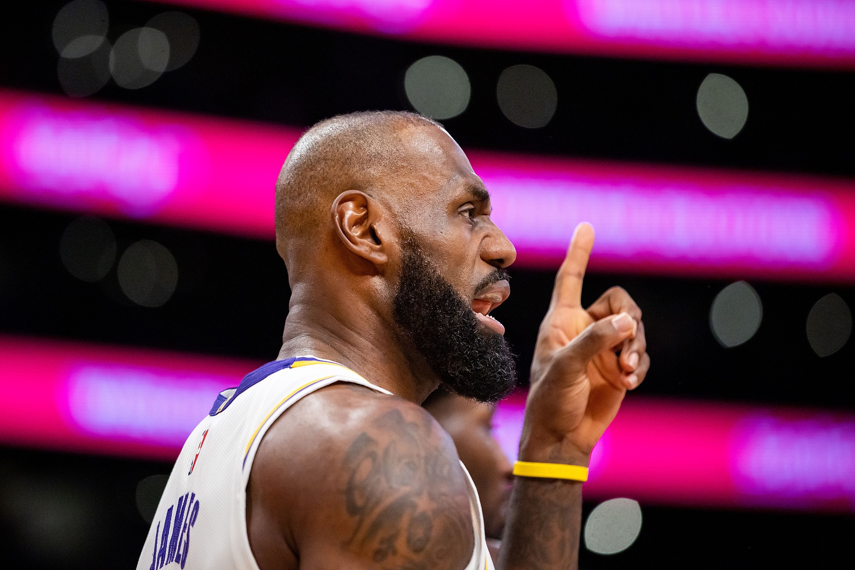 开云体育下载-香波特：若你没按老詹的要求跑位 他会故意传球失误&amp;让教练换下你