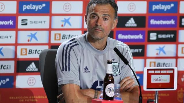 恩里克确认莫拉塔仍将首发：他，还有其他10个人