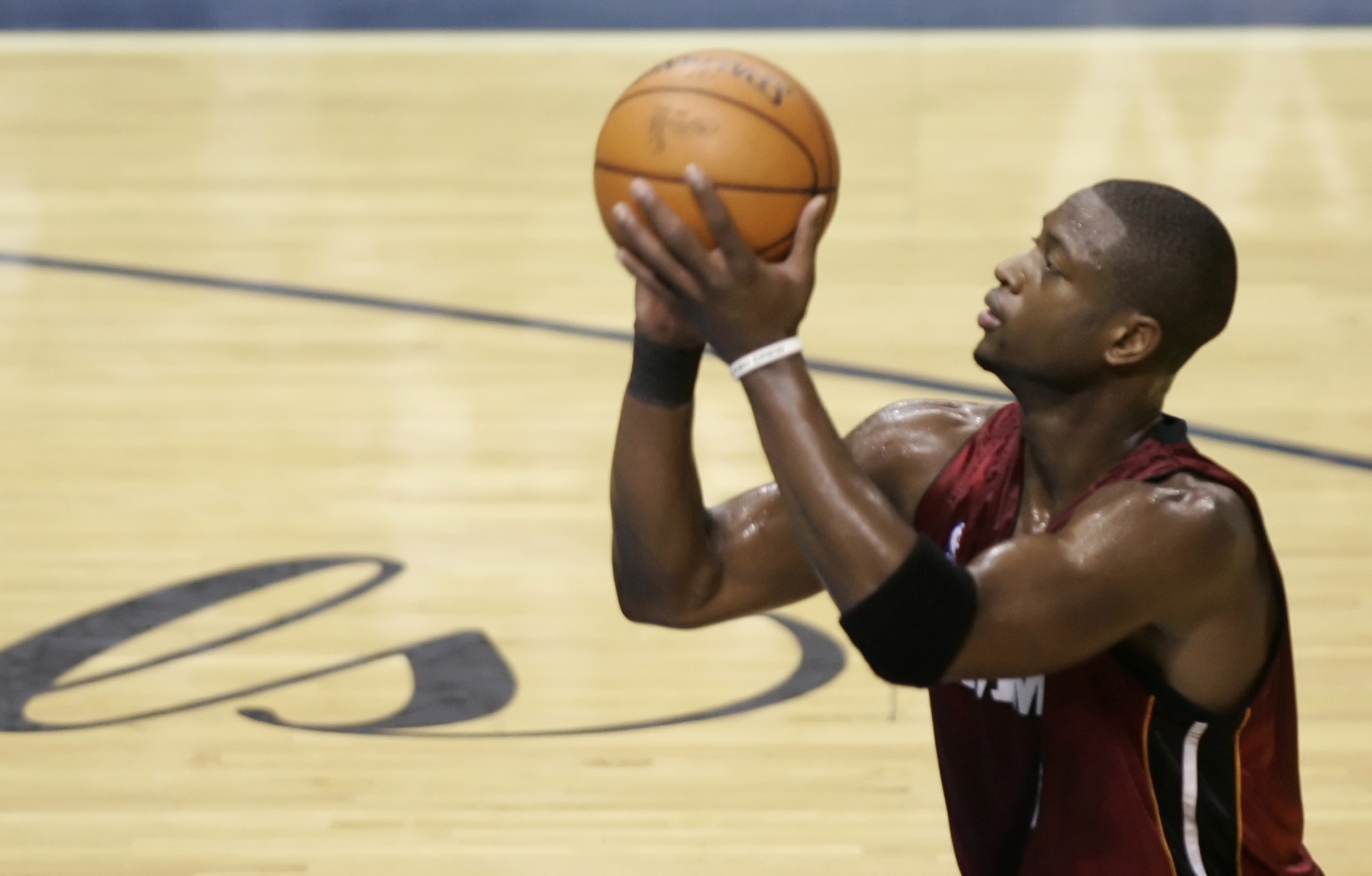 开云体育官网-贝弗利怒怼韦德：我不如你就不能评价你？照这逻辑就乔丹能说你？